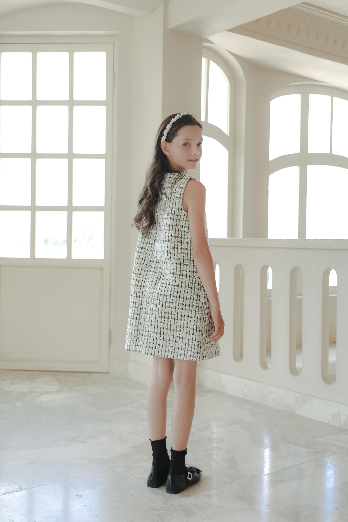 KIKI and JOJO | Girls Tweed Dress Black & White Checkered Pearl Black & White / 3-4 Years (100cm) KIKI and JOJO | Girls Tweed Dress Black & White Checkered Pearl Black & White / 3-4 Years (100cm)
