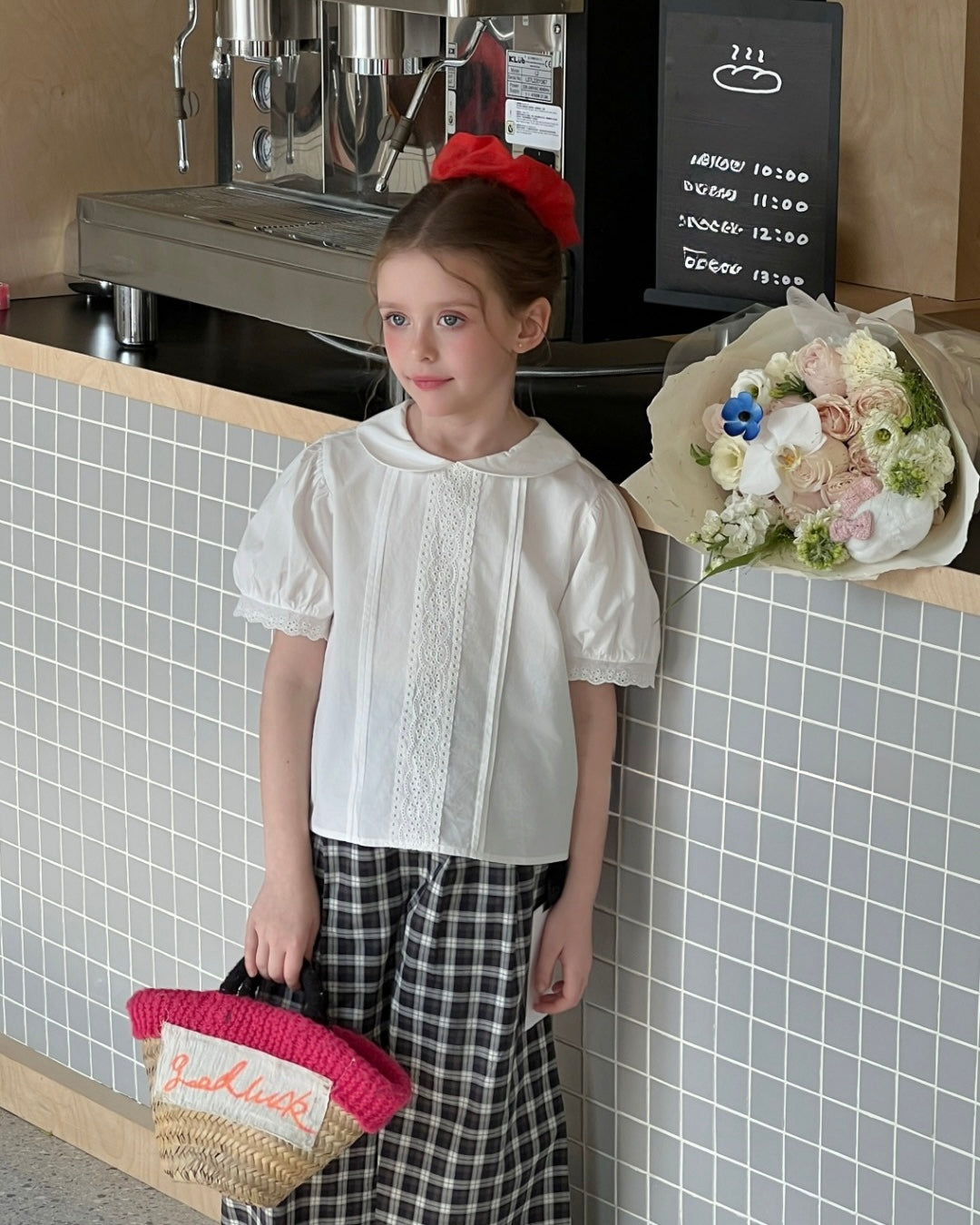 Petal Collar Lace Blouse