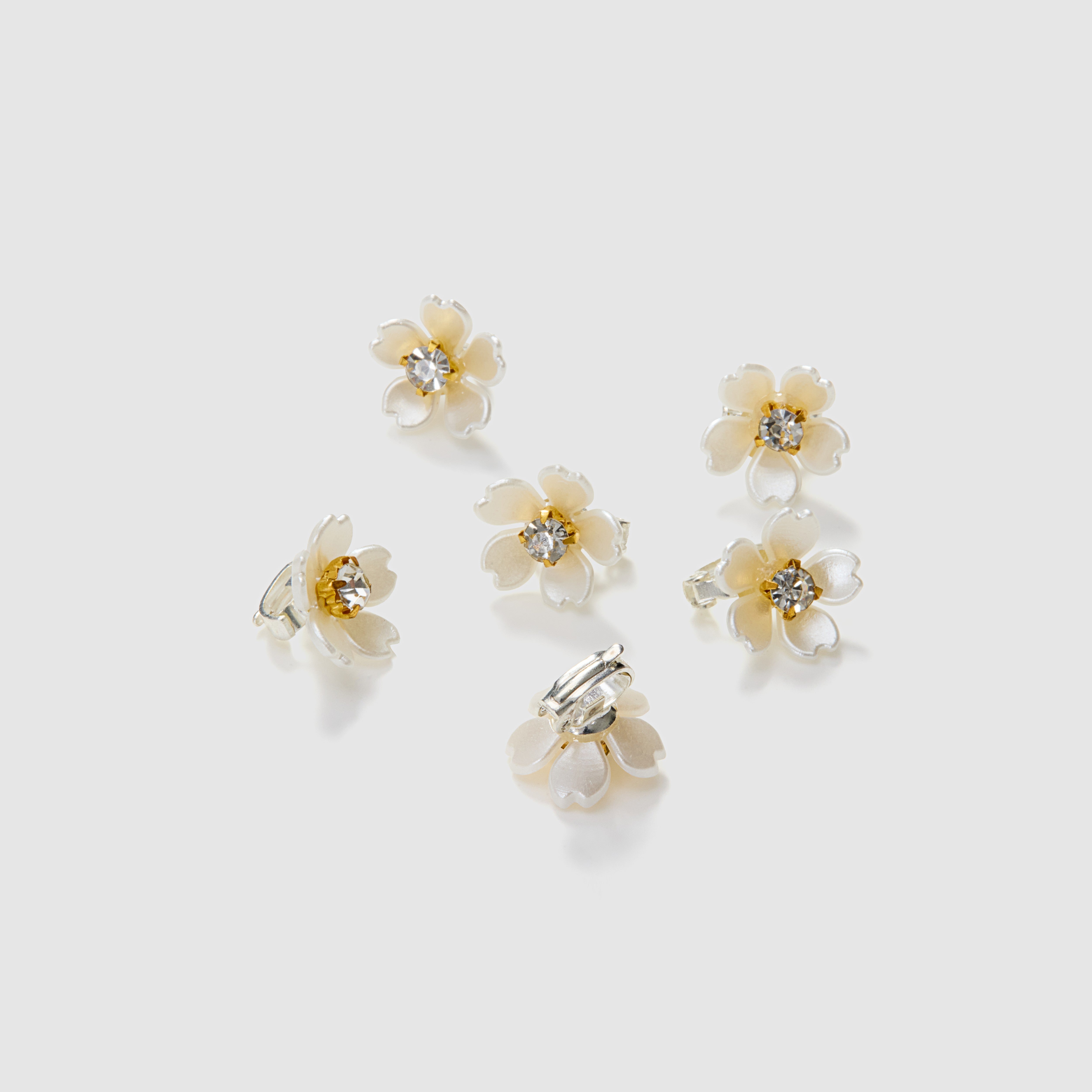 The KIKI and JOJO Girls Daisy Crystal Flower Hair Clips set includes 6 white flower-shaped clips with gold centers and clear stones—ideal as charming flower girl hair accessories.